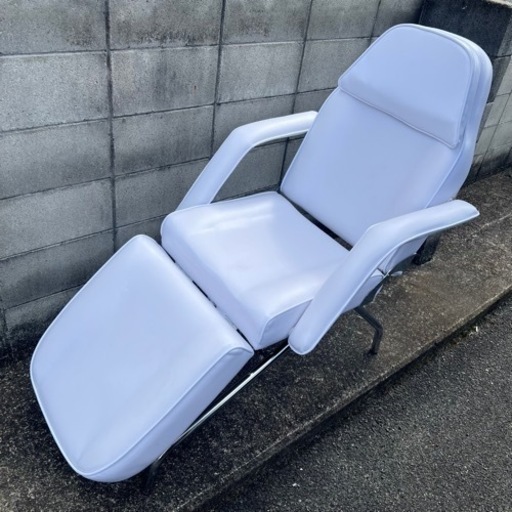 美品　エステベッド　フェイシャルベッド　有孔　ホワイト