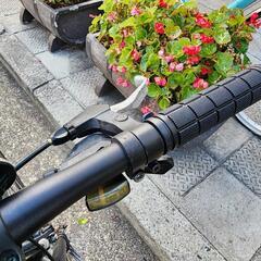 👉👉　美品　クロスバイク　７００ｘ２８ｃ　８変速　黒　雨カバー　付き　配達可能