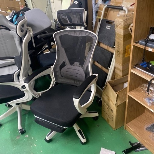 新品　組立済み　　オットマン付き　リクライニング機能　通気性 PCチェア 人間工学 オフィスチェア 360度回転 在宅勤務椅子 デスクチェア 人間工学 オフィスチェア 事務椅子 回転椅子 ゲーミングチェア 人間工学椅子