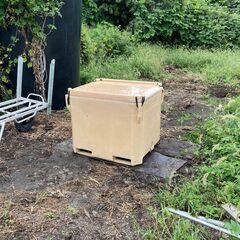 Saeplast TUB260 蓋付きコンテナ ベージュ