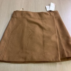 # ユニクロ　スカート（新品）　ブラウン　Ⓜ️ 値札2990円