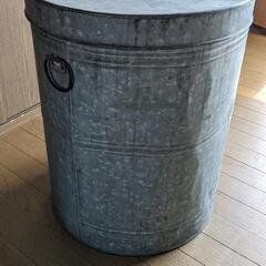 昭和　レトロ　ブリキ缶　筒型　オブジェ