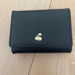 中古美品　黒　財布　さくらんぼ