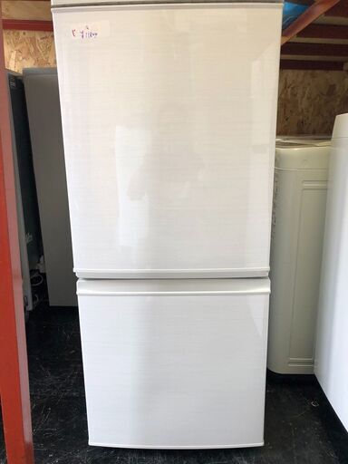 ☆中古￥11,800！SHARP　137㍑2ドア冷蔵庫　家電　2017年製　SJ-D14C-W型　幅48㎝ｘ奥行59㎝ｘ高さ113㎝　【BJ034】