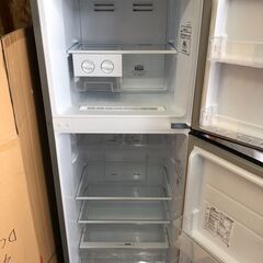 ☆中古￥18,800！Hisense　227㍑2ドア冷蔵庫　家電　HR-B2302型　幅55㎝ｘ奥行61㎝ｘ高さ156㎝　【BJ035】 ☆中古￥18,800！Hisense 227㍑2ドア冷蔵庫 家電 HR-B2302型 幅55㎝