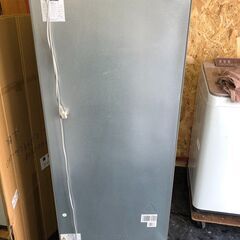 ☆中古￥18,800！Hisense　227㍑2ドア冷蔵庫　家電　HR-B2302型　幅55㎝ｘ奥行61㎝ｘ高さ156㎝　【BJ035】 ☆中古￥18,800！Hisense 227㍑2ドア冷蔵庫 家電 HR-B2302型 幅55㎝