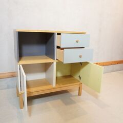 ディノス取扱いの東欧エストニアの家具メーカーWOODMAN(ウッドマン)のAbbey woodキャビネットです！まるでアートのような目を引くデザインは空間のアイキャッチャーに♪ DJ101