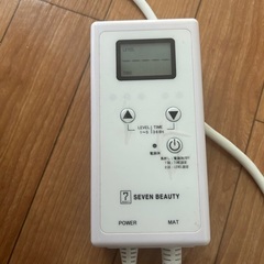 施術ベッド電動、ヒートマット、枕、スツール、ホットキャビン+ワゴン