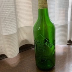 綺麗な緑色のビール瓶　無料