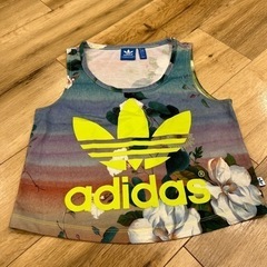 adidas ショート丈　ノースリーブTシャツ