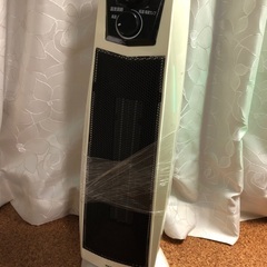 アイリスオーヤマ　タワー型首振りセラミックファンヒーター