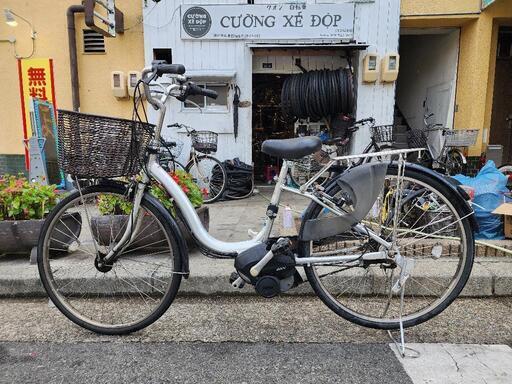 　電動自転車　ヤマハ　２６インチ　８．７ＡＨ　4点　充電器　付き　シルバー　３変速　配達可能