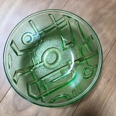 緑のガラス鉢