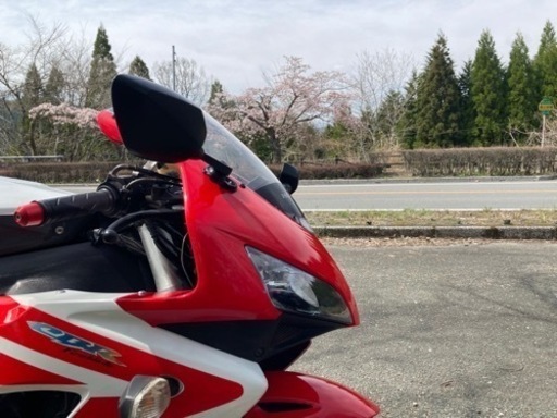 04CBR1000RR SC57 逆輸入車 大事に乗っていた1台です！ 04CBR1000RR SC57 逆輸入車 大事に乗っていた1台です！ ☆ CBR100RR逆