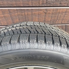 スタッドレスタイヤホイール付き　215\\60R17