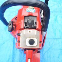 新ダイワ製のチェーンソー　旧型ですが美品・エンジン好調です・ガイドバー＆刃も新しいです。新しい刃も１本付けます。