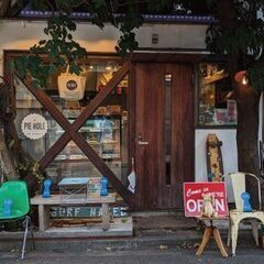 新鮮チェリーをたっぷり使った大人気のチェリーパイを１ホールタイプ、1/2ハーフサイズを店頭販売＆ネット販売開始。 The Pie Hole Los AngelesはL.A人気No.1を獲得したアメリカンパイ専門店。 - 地元のお店