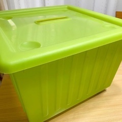 値下げました。IKEAのVESSLA(ヴェスラ)蓋付き　黄緑色　...