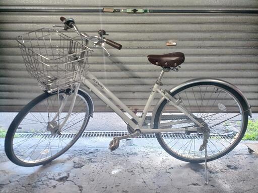 自転車中古　ALUMINA　内装3段変速　オートライト　ステンレスカゴ　鍵付き　タイヤ26インチ　カラーホワイト