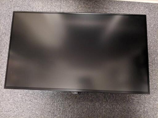 42.5インチの大画面IPS 4Kモニター