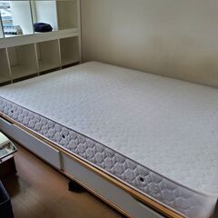 【差し上げます】IKEA ダブルベッド パイン材 収納有り 低め...