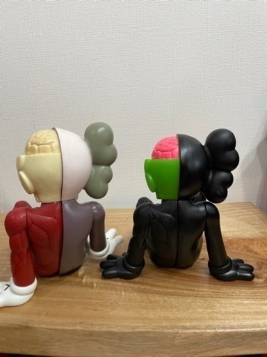 【黒】MEDICOM TOY (メディコムトイ) ×KAWS COMPANION Resting Place Vinyl Figure Black