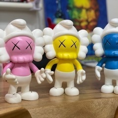 kaws スマーフフィギュア