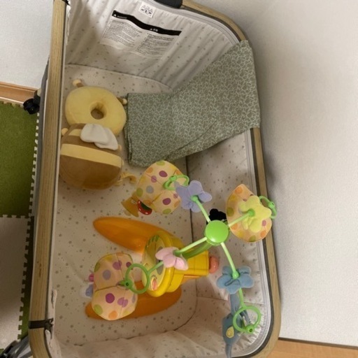 ベビーベッド&メリー&ごっつん防止クッション&授乳ケープ