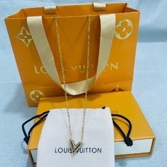 LOUIS VUITTON ルイヴィトン エッセンシャル V ネックレス 金 LOUIS VUITTON(ルイヴィトン) エッセンシャル V ネックレス