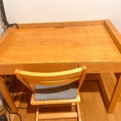 高さの変えられるオークの学習机と椅子