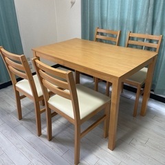 【入札済】 4人掛けダイニングテーブル