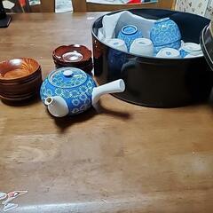 湯呑み茶碗と茶托二種類、入れ物