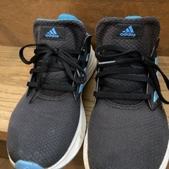 adidasスニーカー