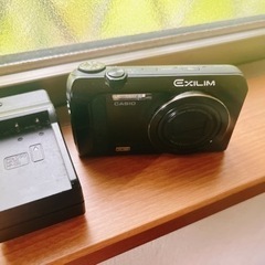 カシオ デジタルカメラ EX-ZR200