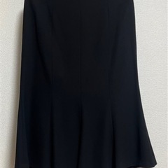 漆黒のマーメイドロングスカート、タグ付き