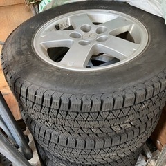 デリカD5 スタッドレスタイヤ  215/70 R16