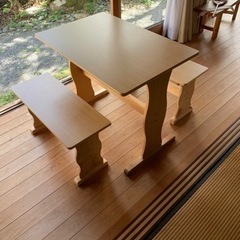 木製テーブル　サイドテーブル
