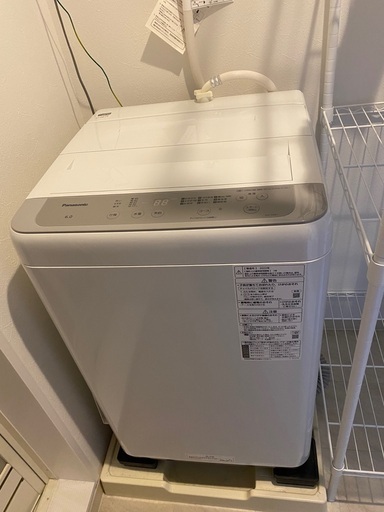 一人暮らし用のPanasonicの洗濯機とTOSHIBAの冷蔵庫。