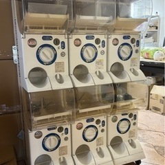 BANDAI ガチャガチャ本体2段　3体