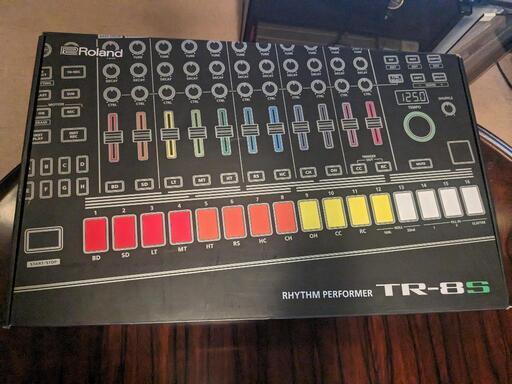 ローランド　TR8S