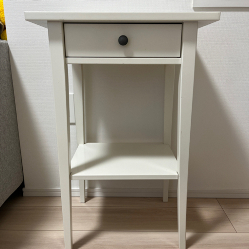 IKEA HEMNES ベッドサイドテーブル