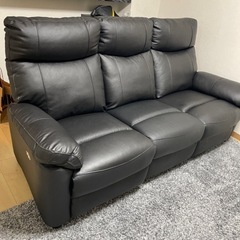 ニトリ　リクライニング3人掛けソファ(黒レザー) 3人掛け両電動リクライニングソファ 厚革(一部合成皮革)タイプ