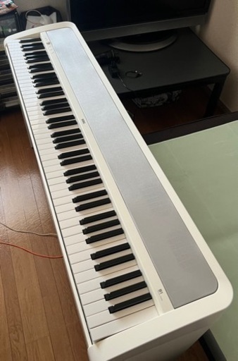 【ほぼ未使用】KORG 電子ピアノ B1 WH 88鍵 ホワイト 専用スタンド\u0026楽譜置き付き