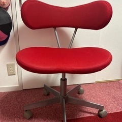 赤いデスク椅子【無料】