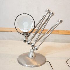 THE CONRAN SHOP(コンランショップ)で取り扱われていたJIELDE(ジェルデ)社 FLOOR LAMP ZIGZAG(ジグザク)。ジグザグのアームが独特な存在感を放つフロアスタンド。DJ110