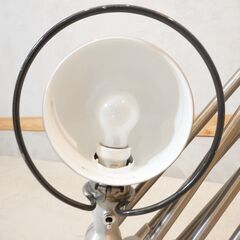 THE CONRAN SHOP(コンランショップ)で取り扱われていたJIELDE(ジェルデ)社 FLOOR LAMP ZIGZAG(ジグザク)。ジグザグのアームが独特な存在感を放つフロアスタンド。DJ110