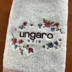 【値下げ、未使用】UNGARO soie 刺繍の花模様入りフェイ...