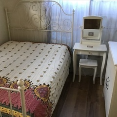 ドレッサー、IKEAのベッド、収納