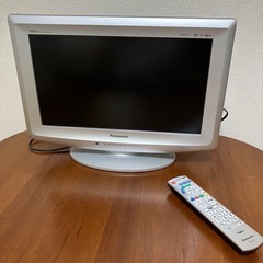 パナソニック　17型　テレビ　BCASカードは曲がっています。