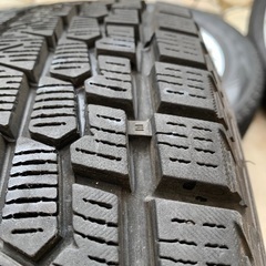 冬タイヤ　215/70R16 